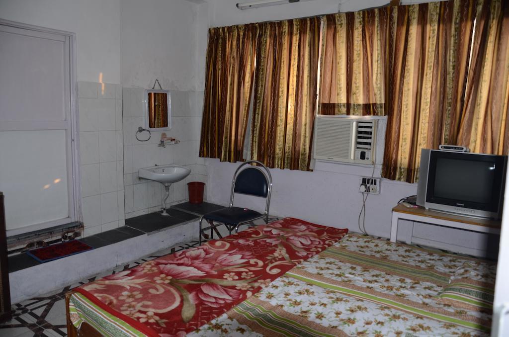 Kim Lawn Guest House Calcutta Eksteriør billede