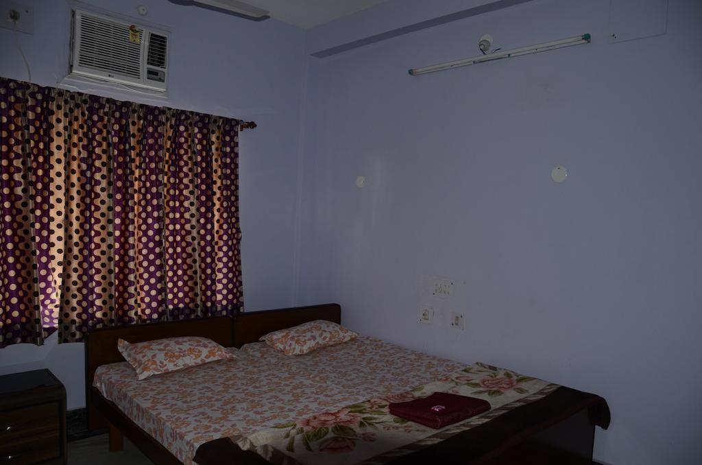 Kim Lawn Guest House Calcutta Værelse billede